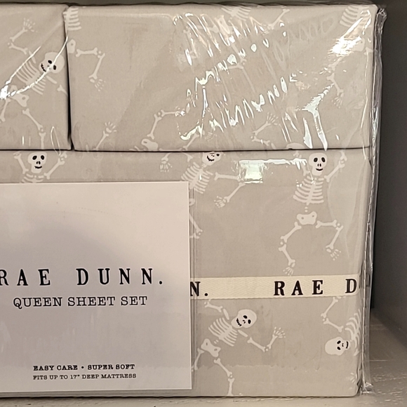 🕷NWT👻 Rae Dunn Halloween Queen Sheet Set - Picture 2 of 4
